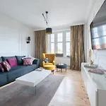 Апартаменти Golden Loft By Renters